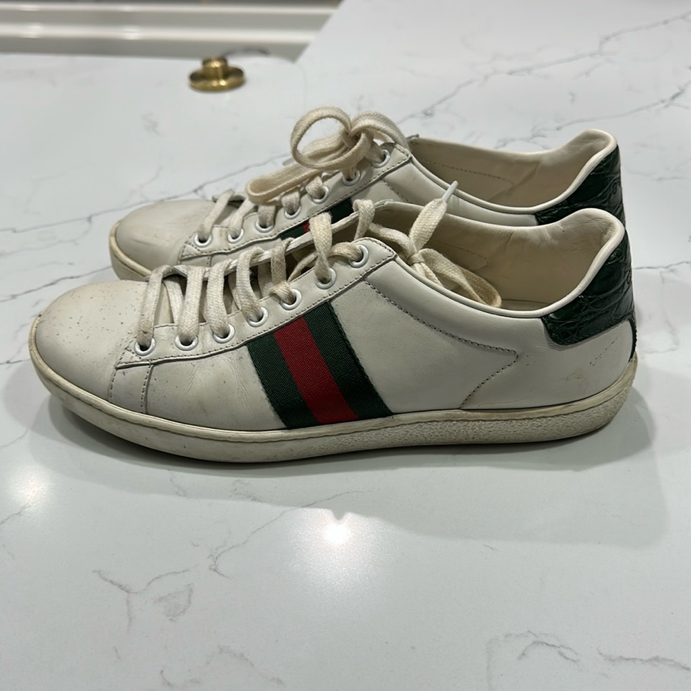 Women’s Gucci Sneakers 💚❤️🤍